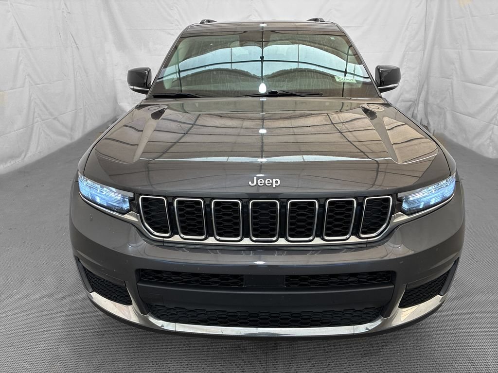 Used 2022 Jeep Grand Cherokee L Limited AWD/4WD image 2