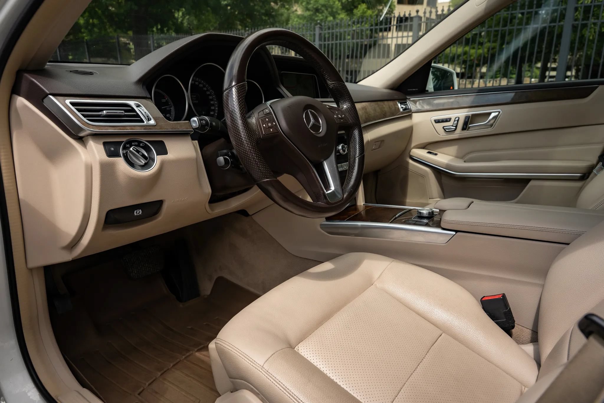 Used 2015 Mercedes-Benz E 350 4MATIC Sedan image 10