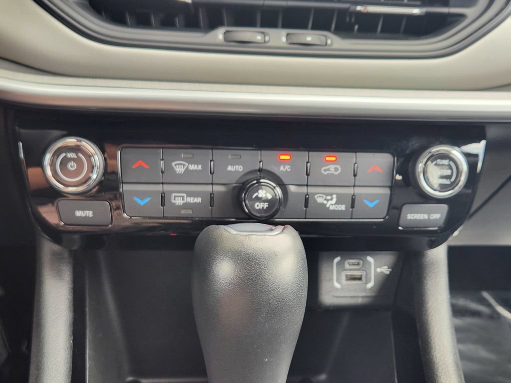 Used 2025 Jeep Compass Limited AWD/4WD image 10