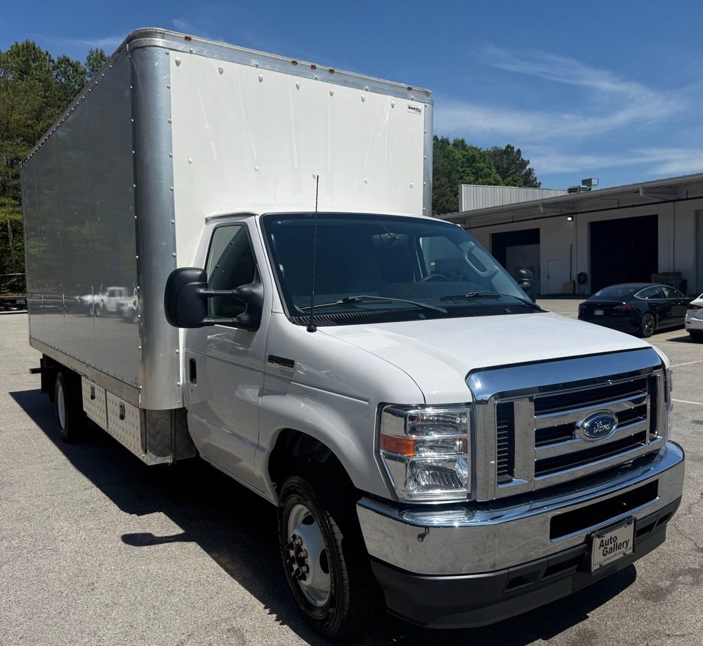 Used 2023 Ford E-450 and Econoline 450 Super Duty w/ Power Windows & Locks Group RWD image 1