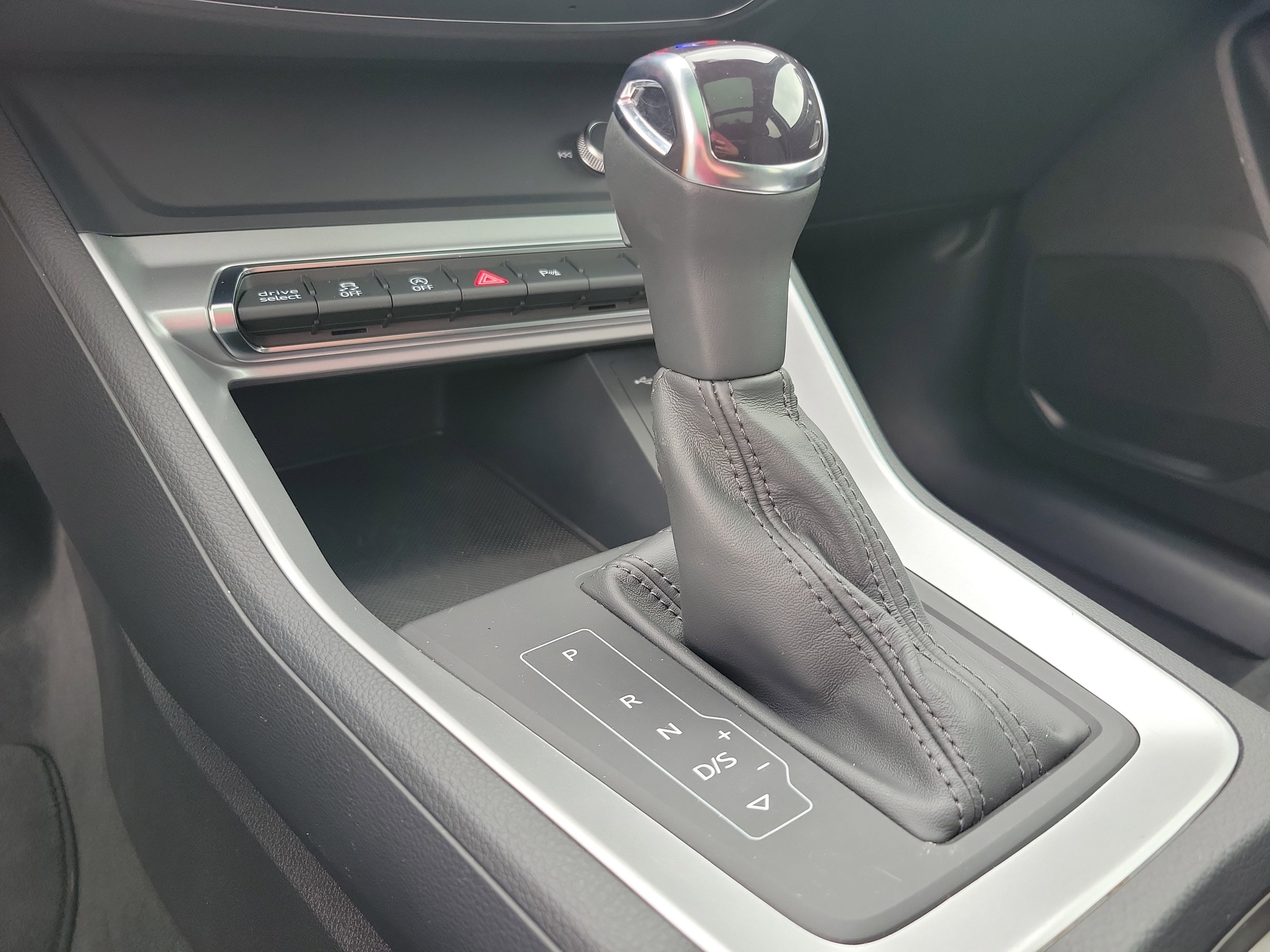 Used 2025 Audi Q3 2.0T Premium image 13