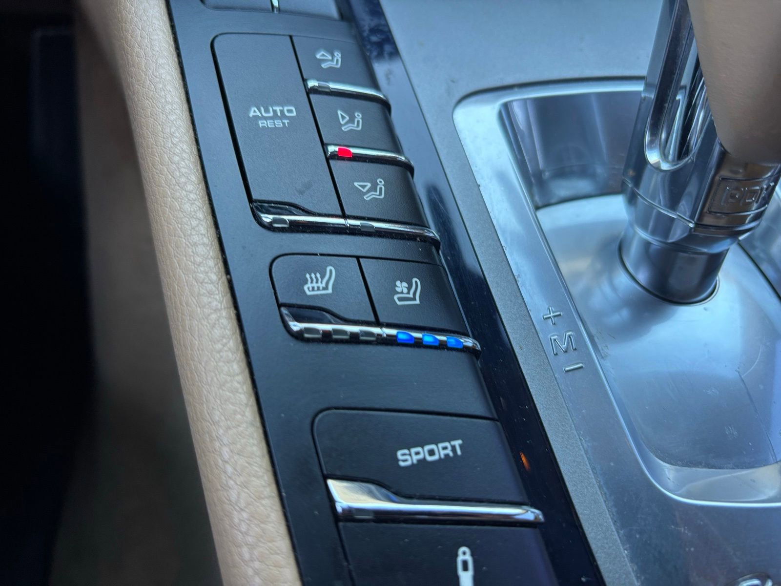 Used 2015 Porsche Panamera 4 image 9