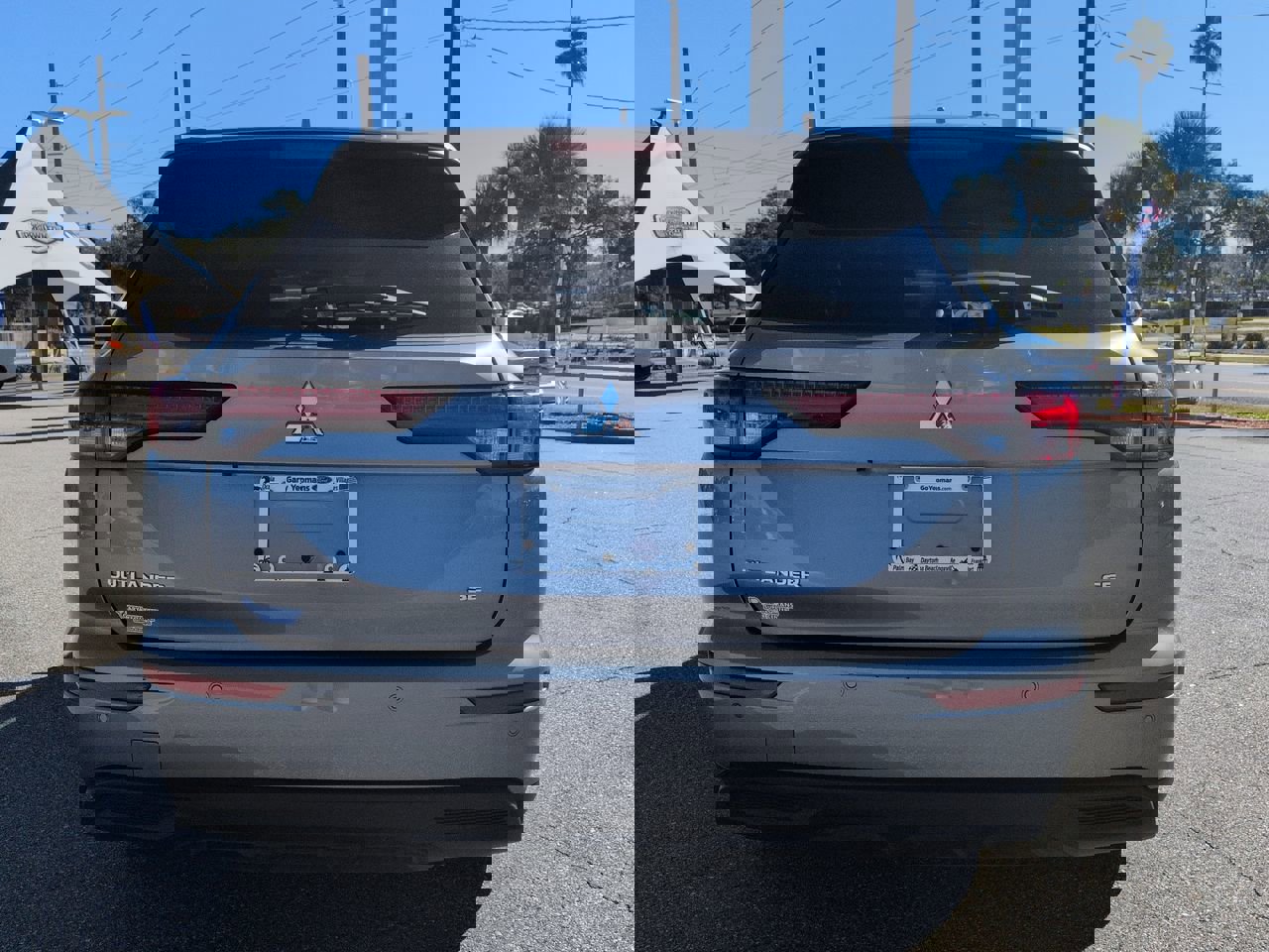 Used 2024 Mitsubishi Outlander SE image 5