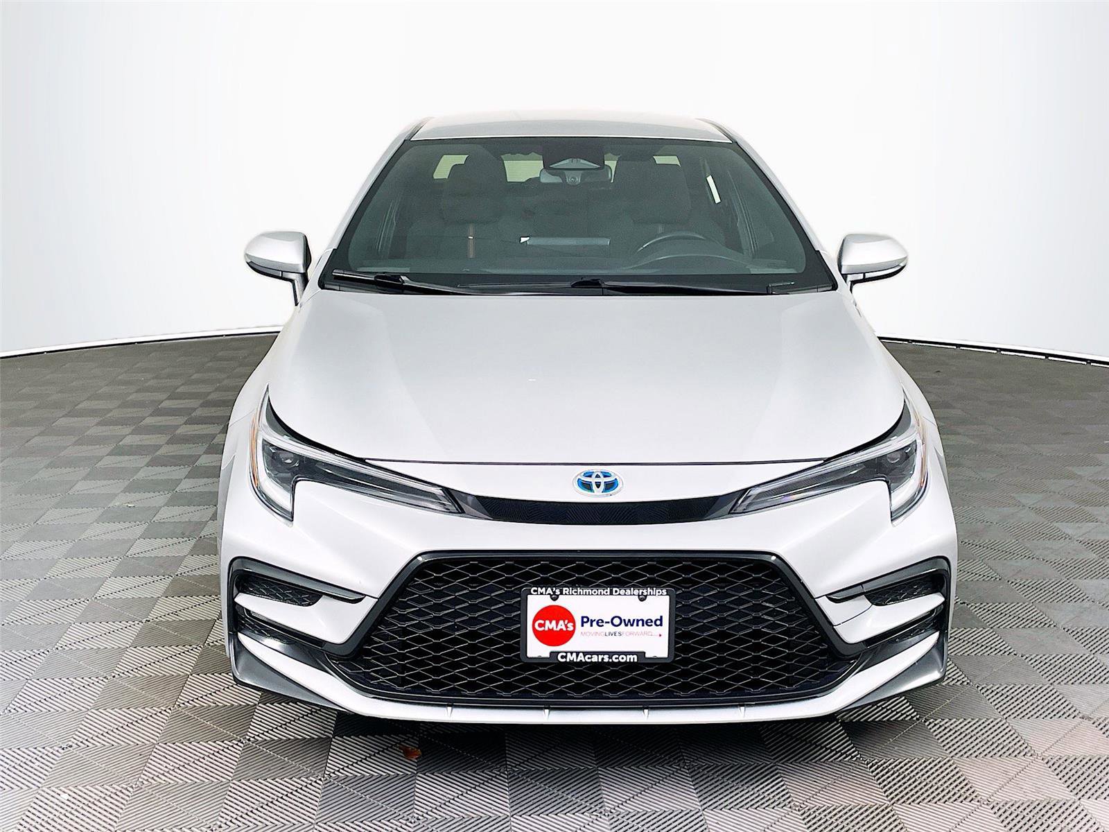 Used 2024 Toyota Corolla SE FWD image 2