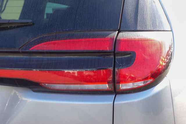 Used 2021 Chrysler Pacifica Touring-L image 6