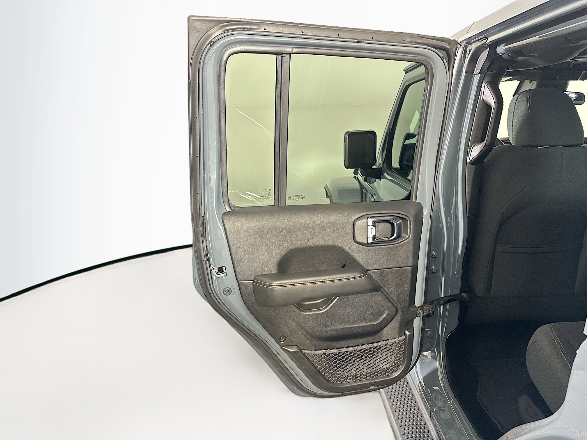 Used 2025 Jeep Wrangler Sahara image 26