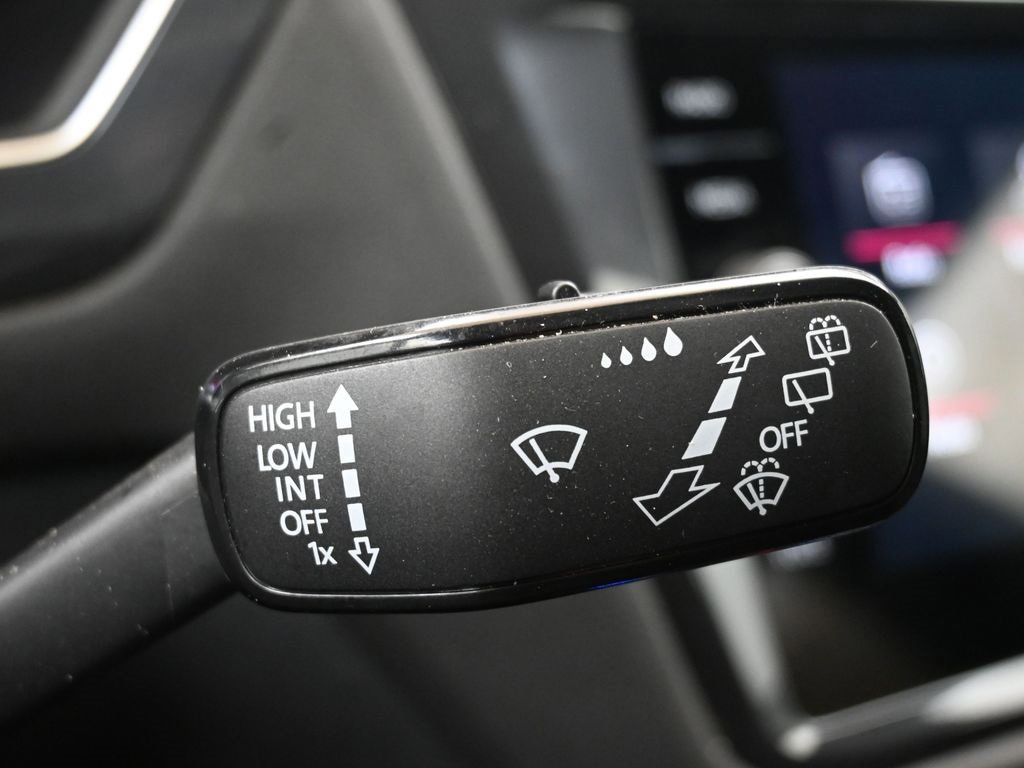 Used 2024 Volkswagen Tiguan SE R-Line image 29