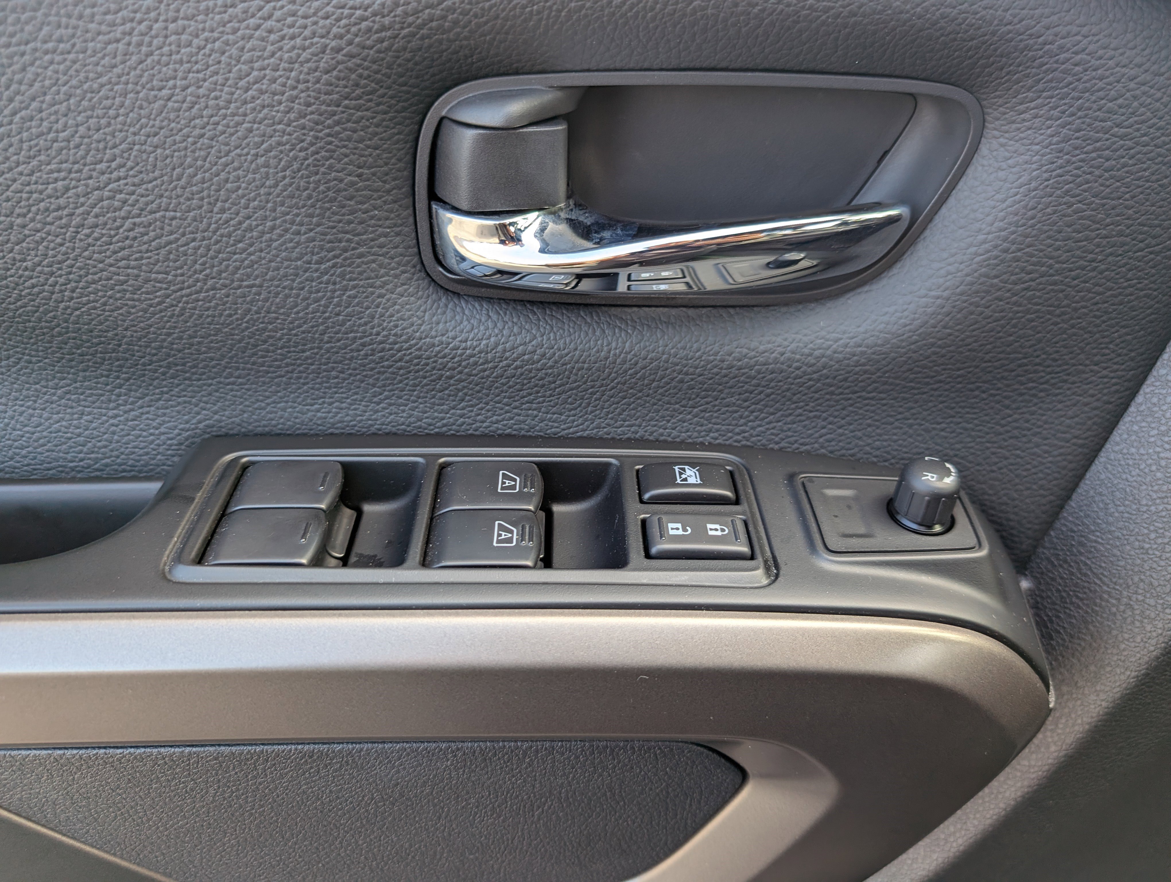 Used 2024 Nissan Titan SV w/ SV Bronze Edition Package image 15