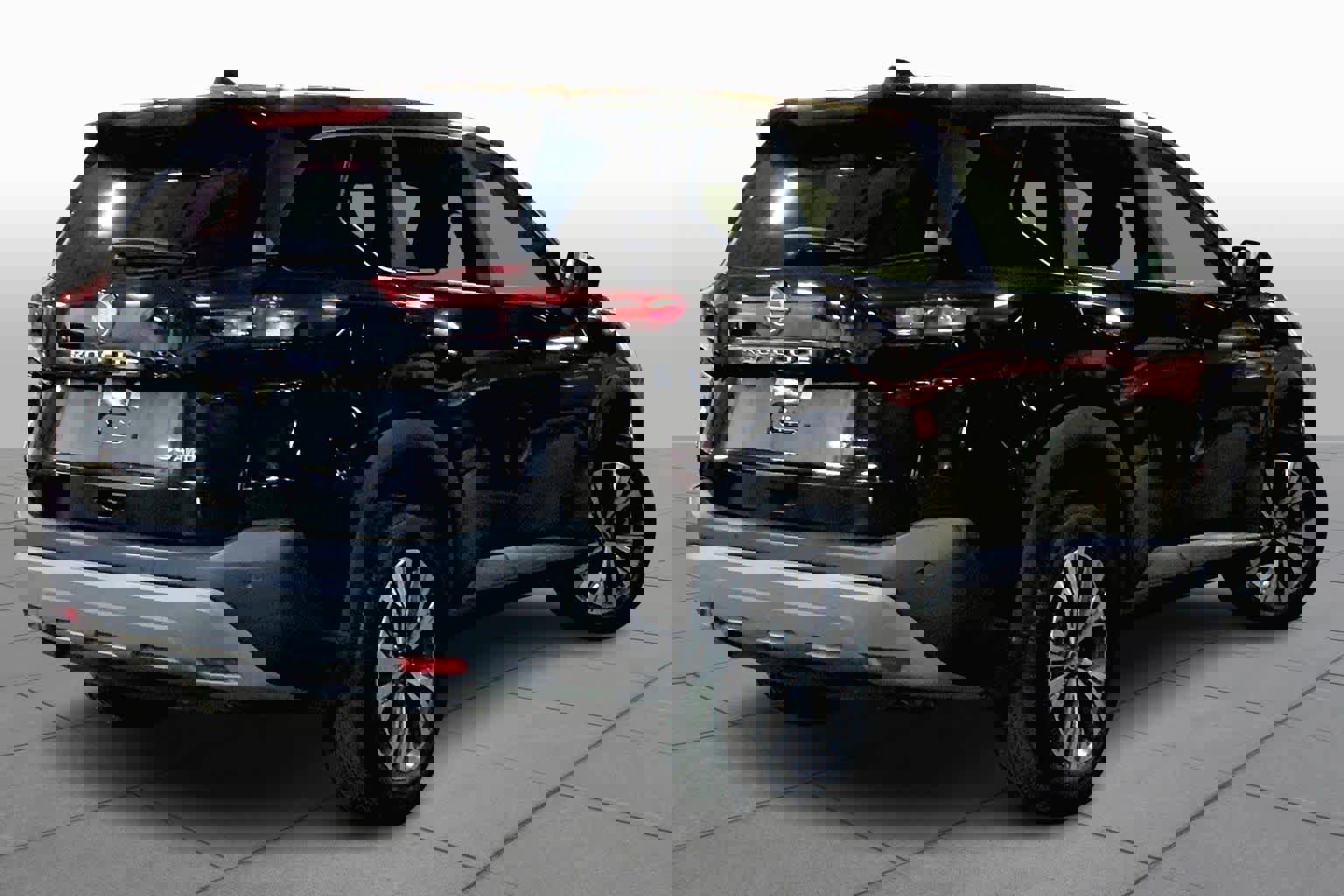 Used 2023 Nissan Rogue SV image 13