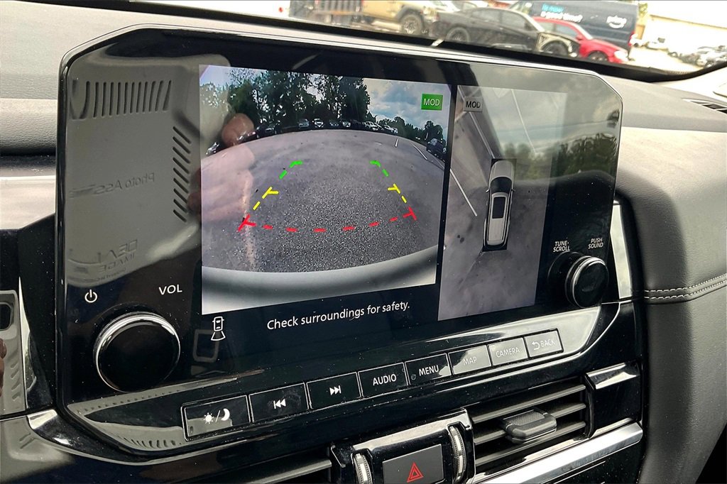 Used 2024 Nissan Pathfinder Platinum image 21