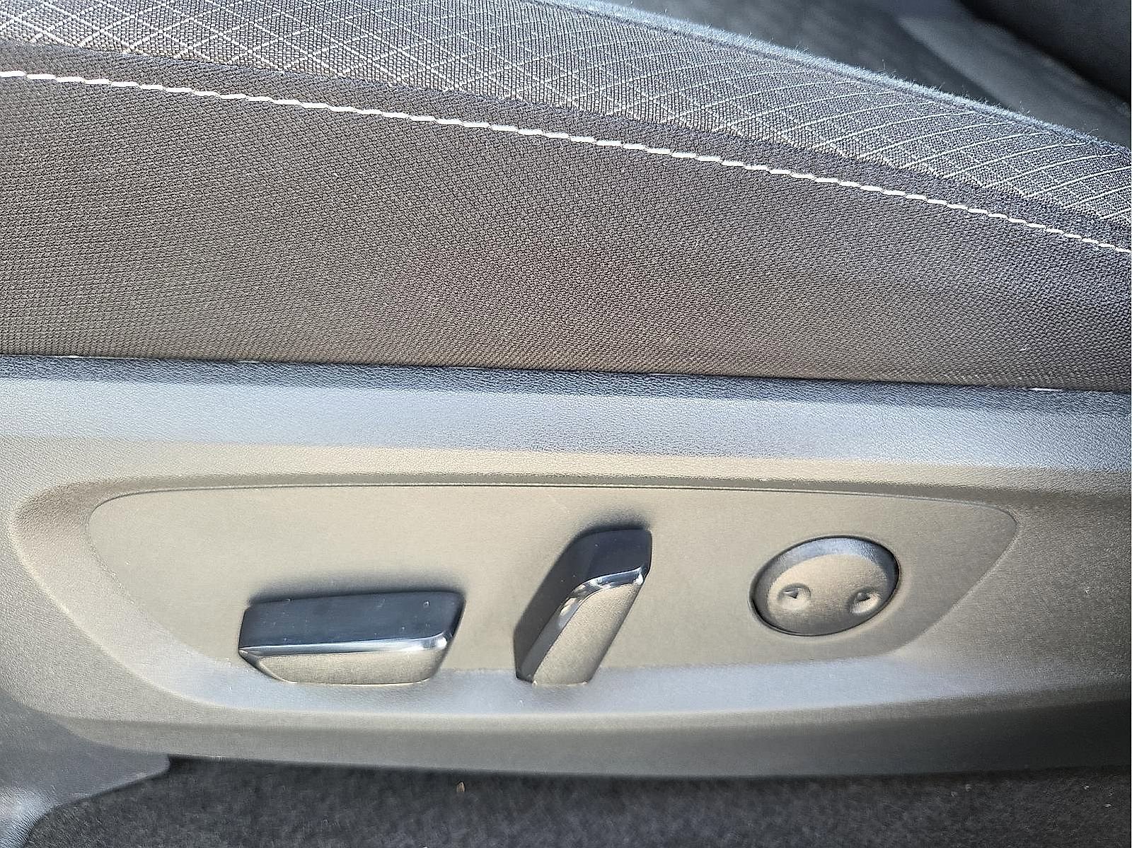 Used 2025 Nissan Pathfinder SV image 14