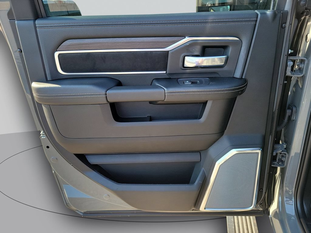 New 2026 RAM 3500 Laramie AWD/4WD image 15
