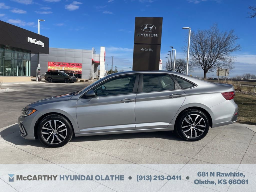 Used 2025 Volkswagen Jetta SE image 14