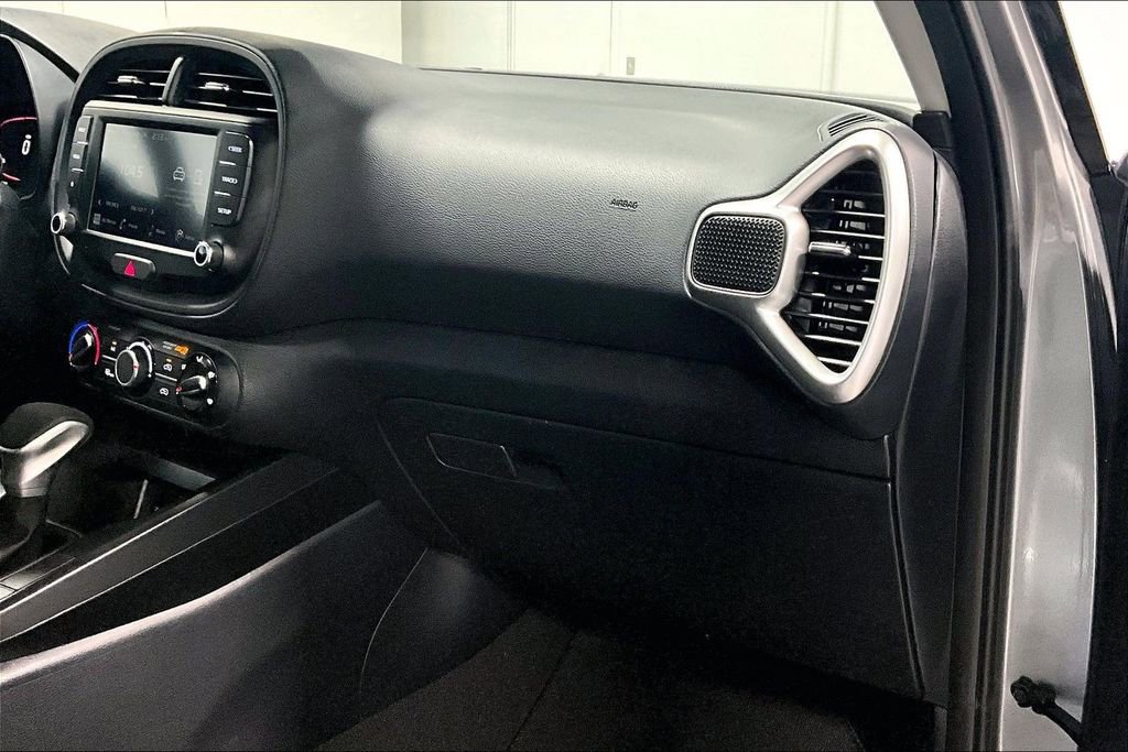 Used 2025 Kia Soul LX w/ LX Technology Package image 19