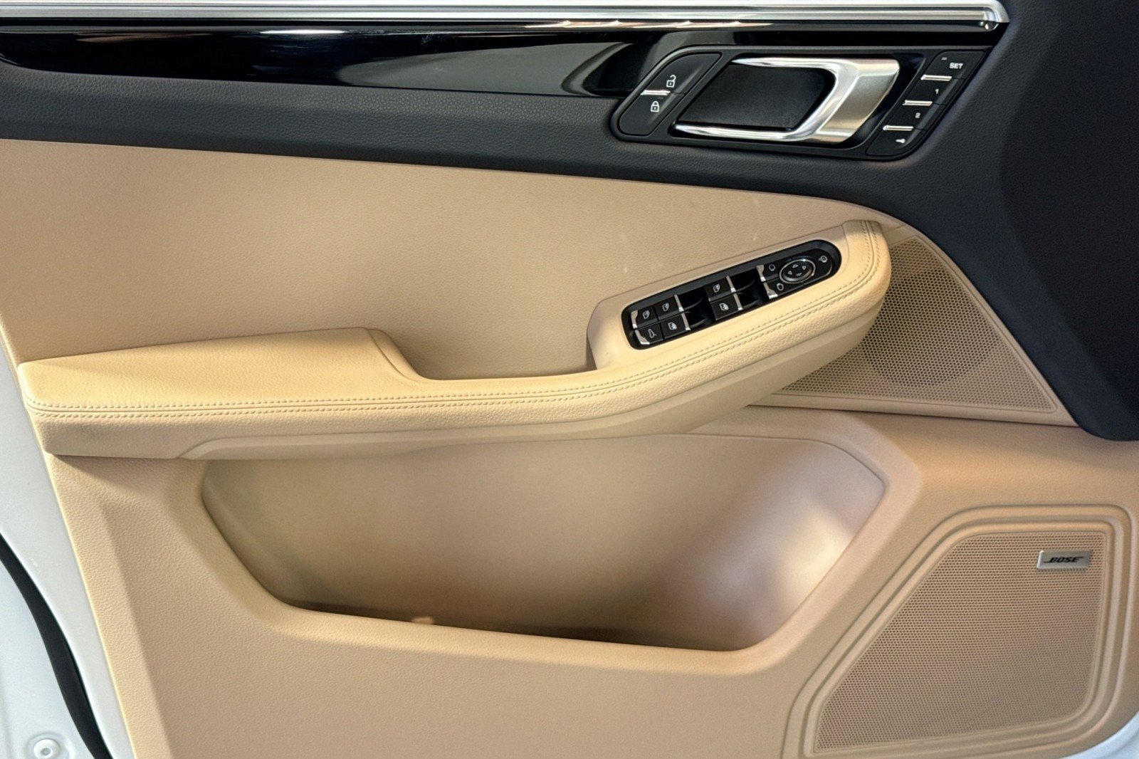 Used 2024 Porsche Macan w/ Premium Plus Package image 17