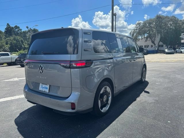 Used 2025 Volkswagen ID. Buzz Pro S RWD image 6