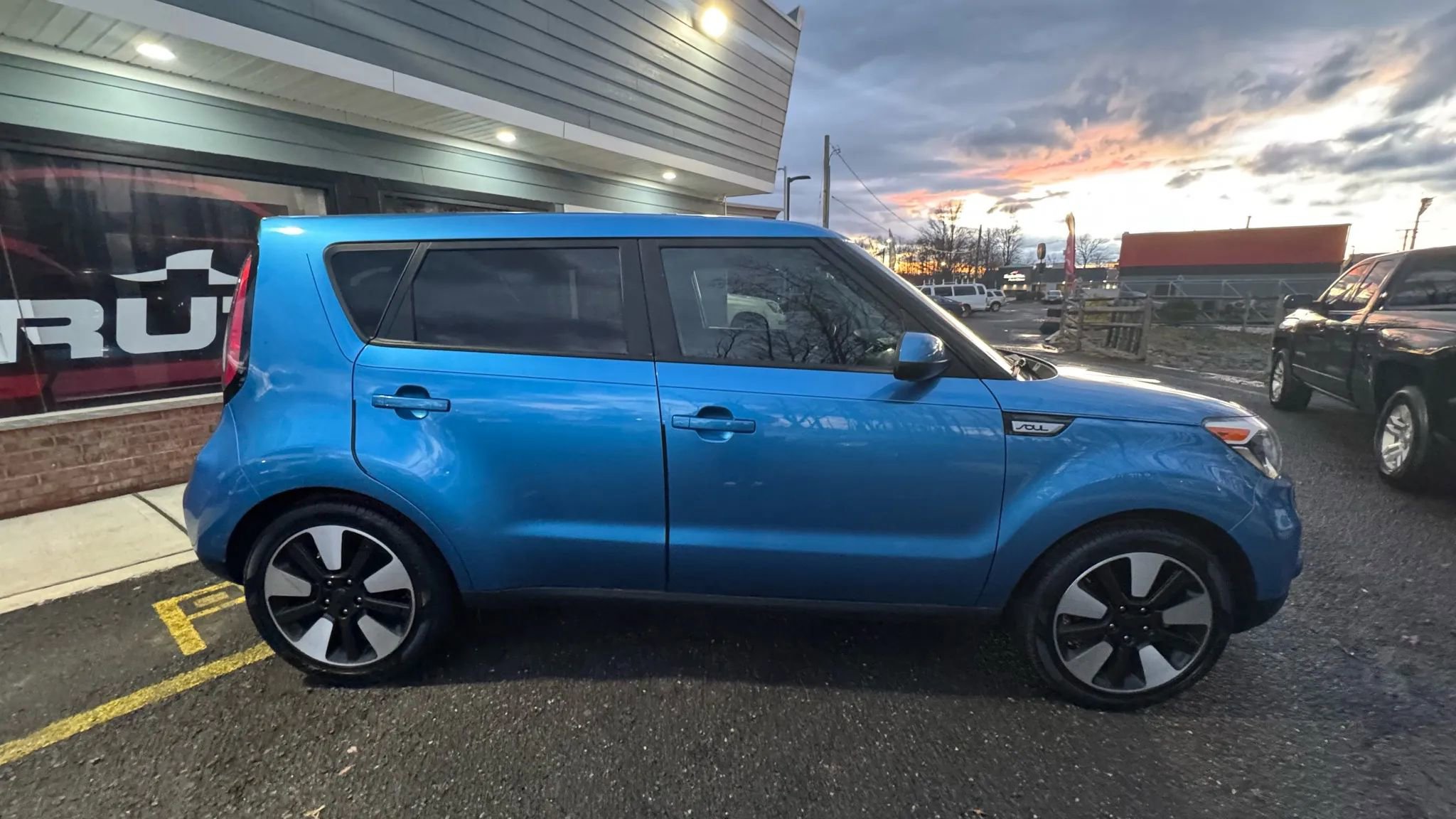 Used 2018 Kia Soul + image 7
