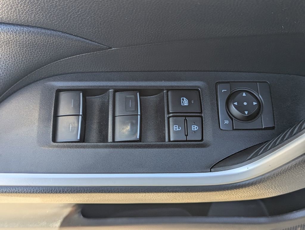 Used 2022 Toyota RAV4 XLE w/ Convenience Package FWD image 14