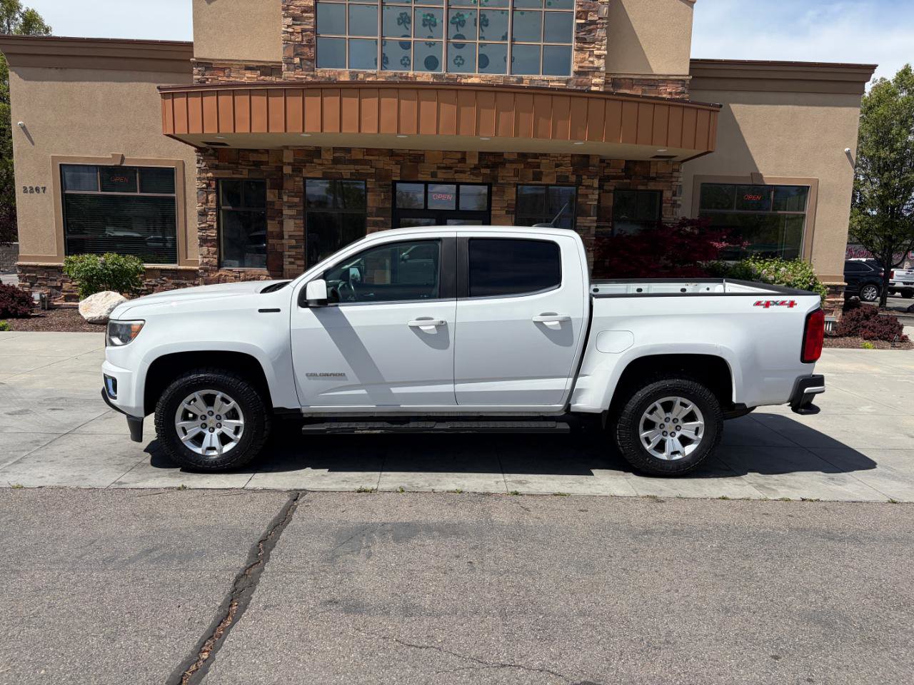 Used 2018 Chevrolet Colorado LT w/ LT Convenience Package AWD/4WD image 2
