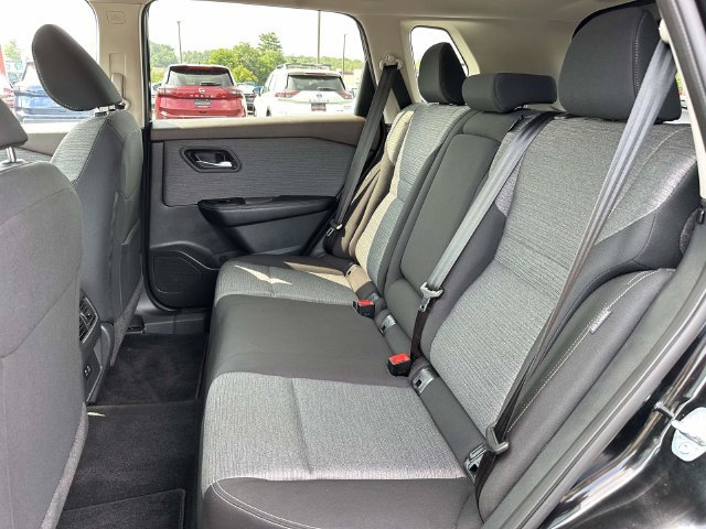 Used 2023 Nissan Rogue SV AWD/4WD image 17
