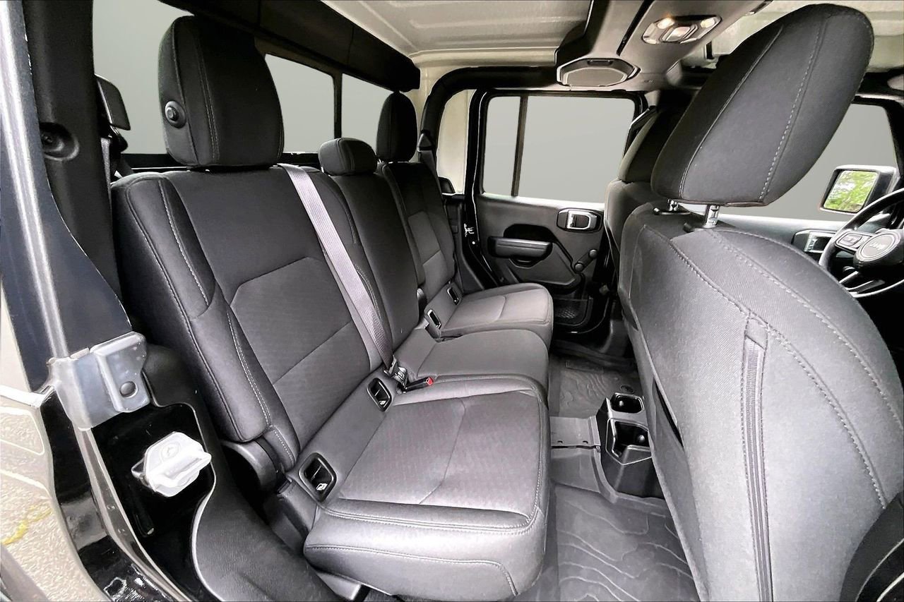 Certified 2022 Jeep Gladiator Sport AWD/4WD image 23