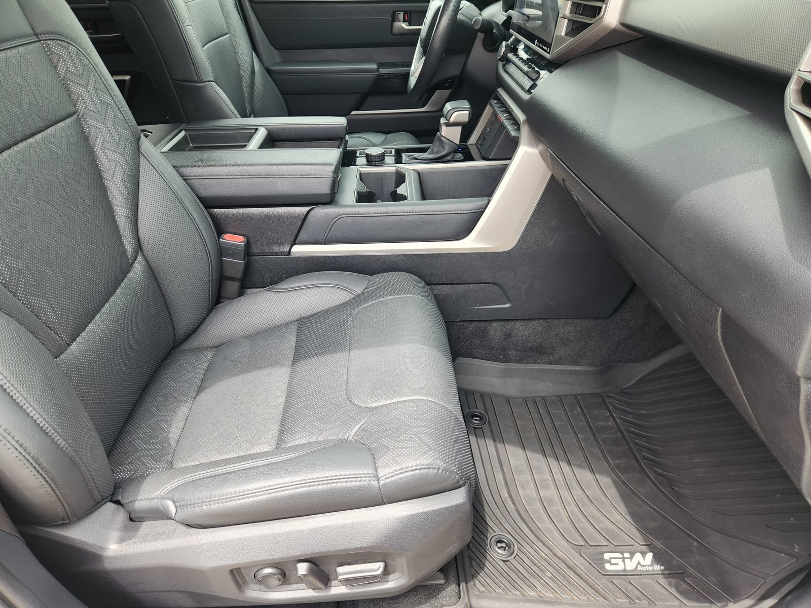 Used 2024 Toyota Tundra Limited AWD/4WD image 17