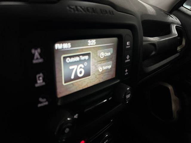 Used 2017 Jeep Renegade Trailhawk AWD/4WD image 28