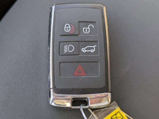 Used 2025 Land Rover Discovery S image 26