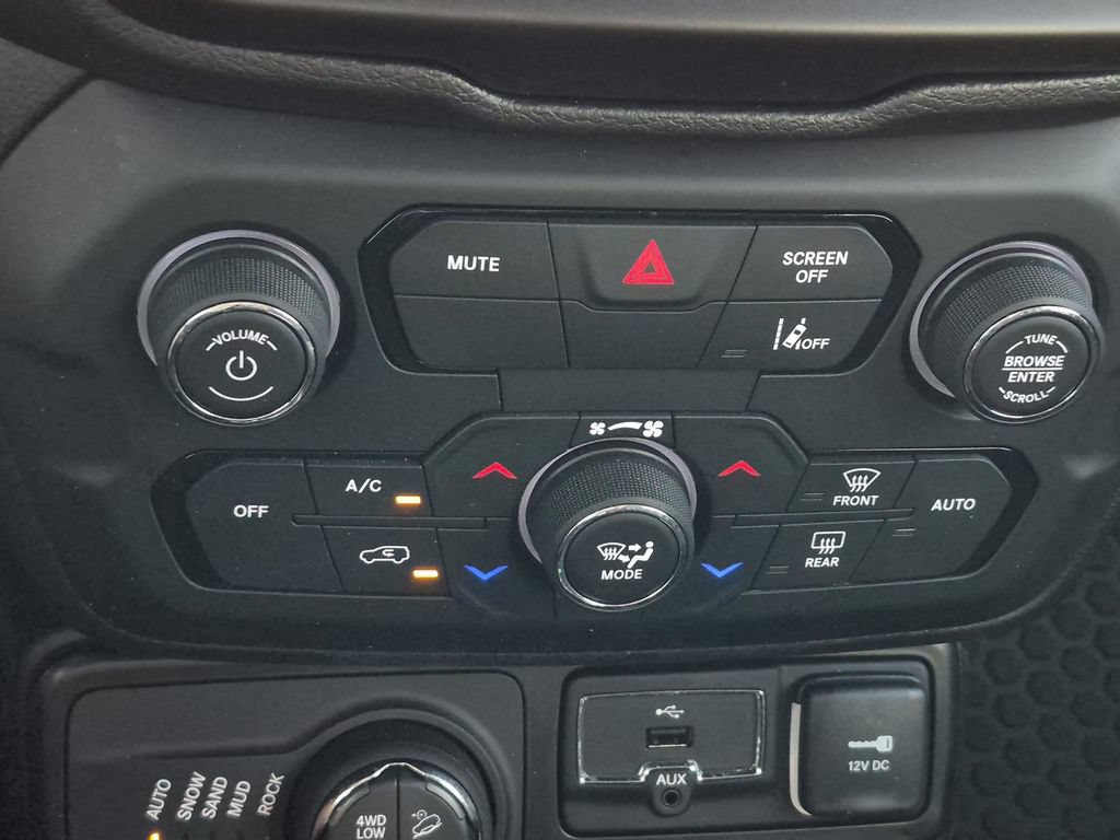 Used 2023 Jeep Renegade Trailhawk AWD/4WD image 32