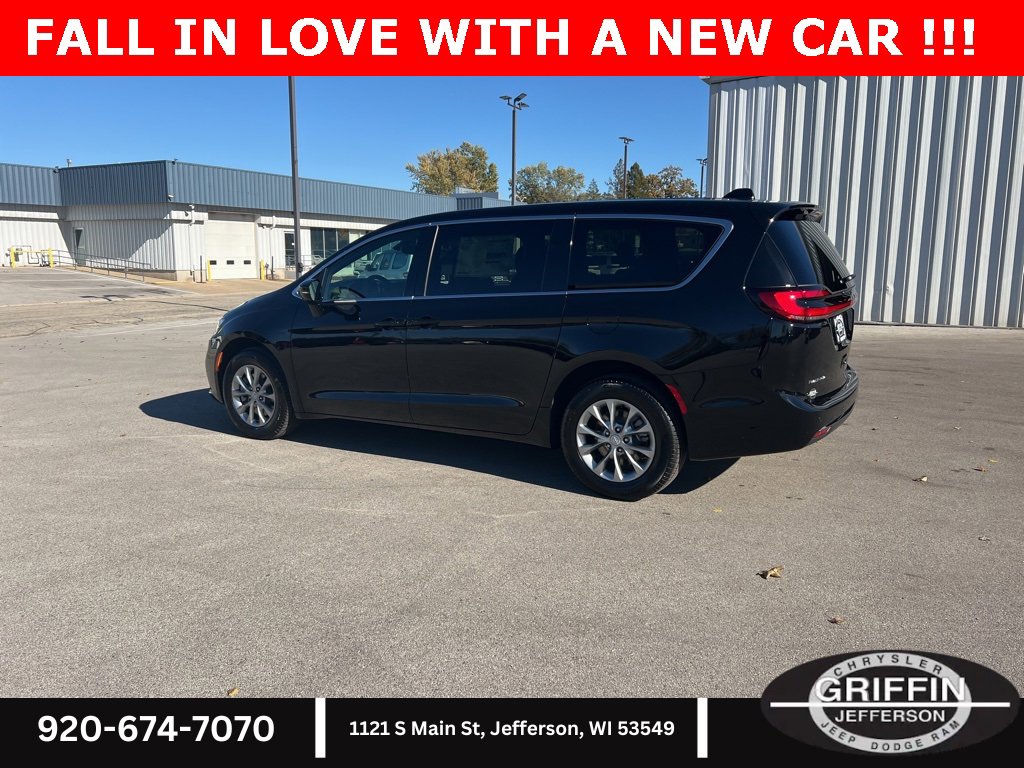 New 2026 Chrysler Pacifica Select image 9