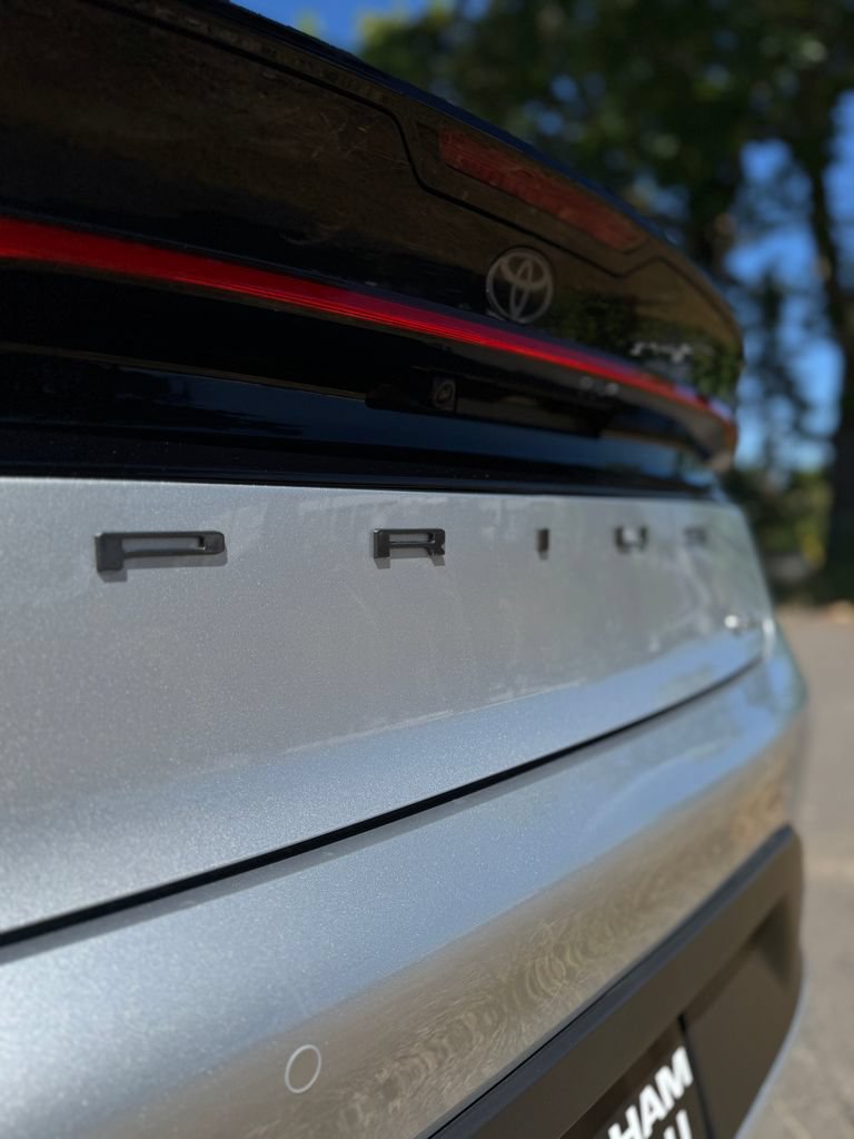 Used 2025 Toyota Prius LE AWD/4WD image 38