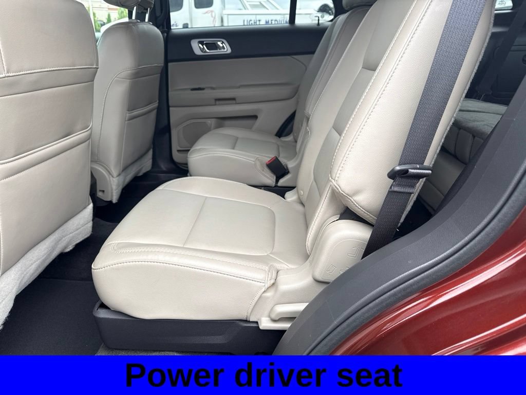 Used 2015 Ford Explorer XLT w/ Equipment Group 202A AWD/4WD image 8