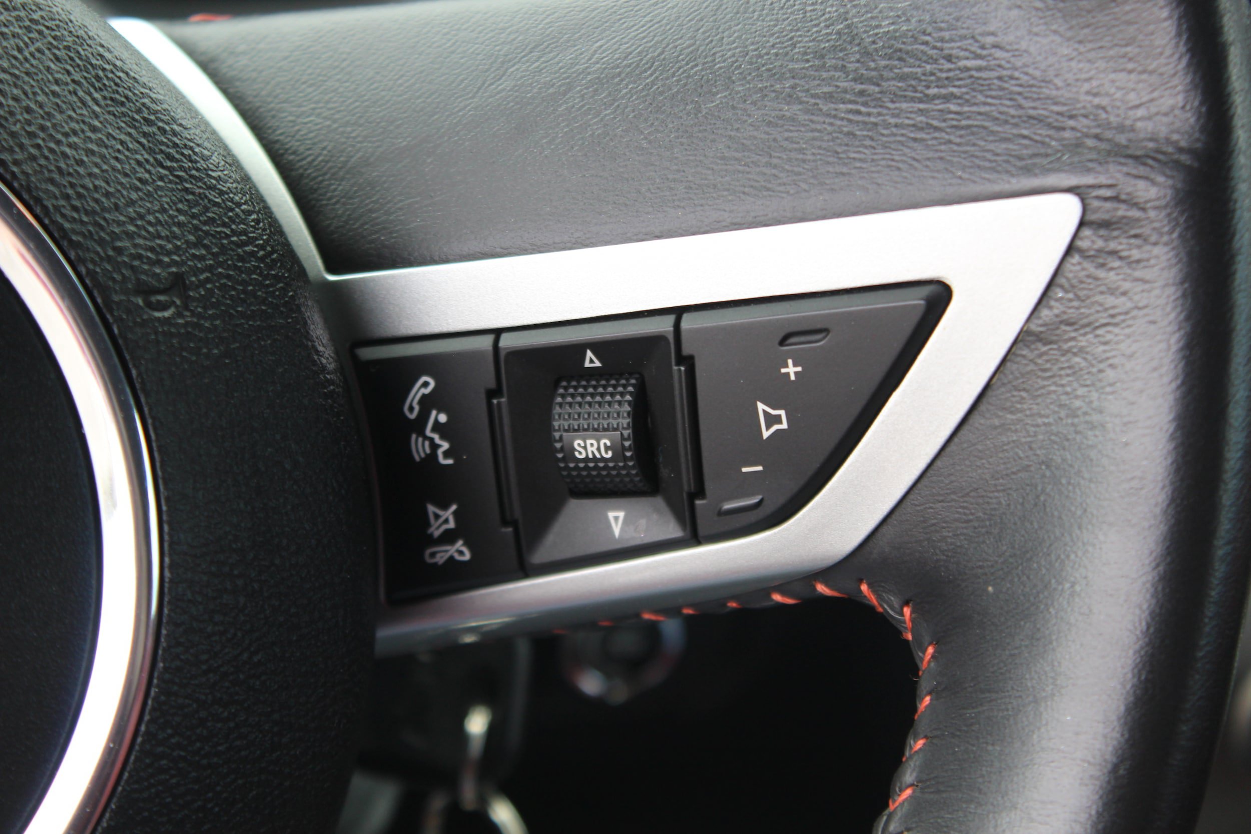 Used 2011 Chevrolet Camaro SS RWD image 9