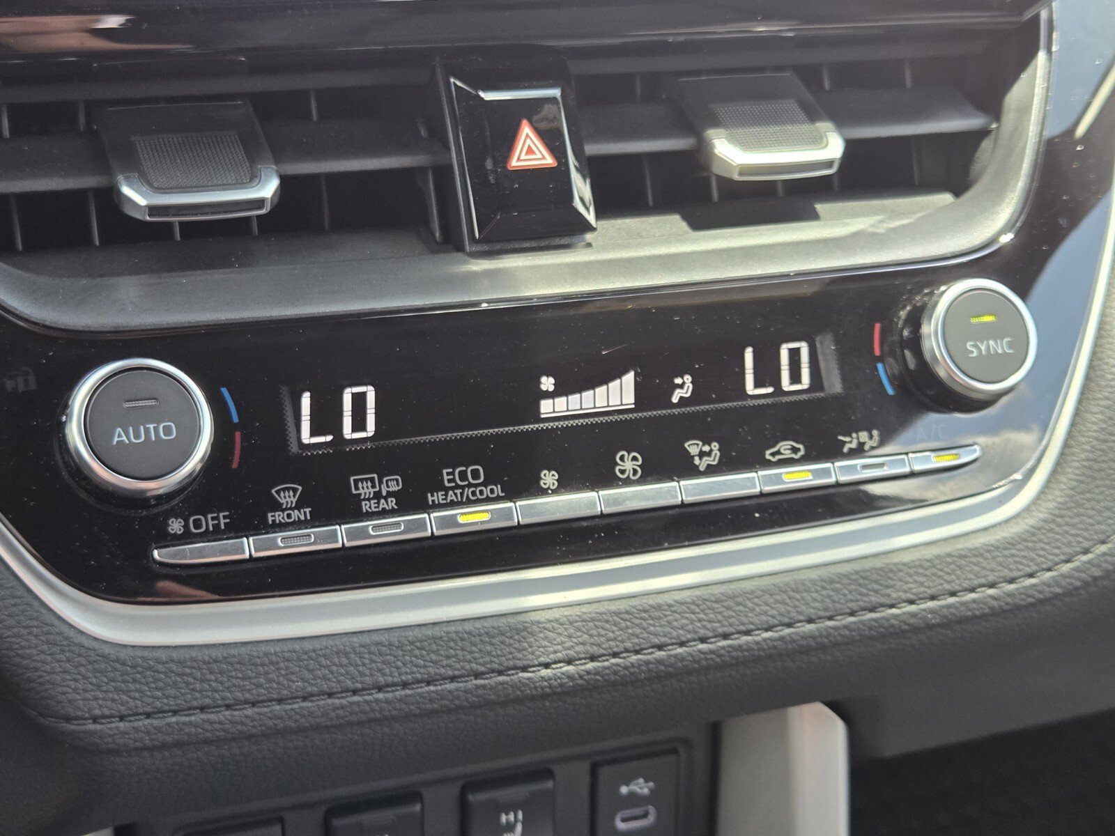 Used 2025 Toyota Corolla Cross AWD Hybrid w/ Convenience Package image 15