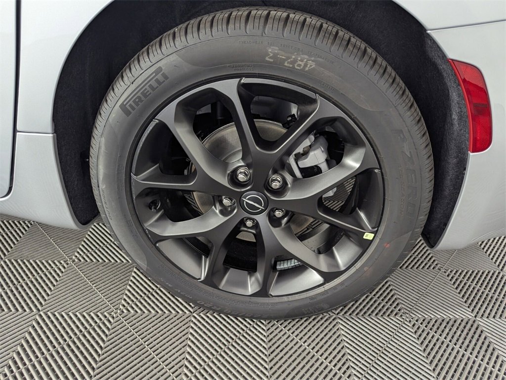 New 2026 Chrysler Pacifica Limited w/ Uconnect Theater Family Group image 19