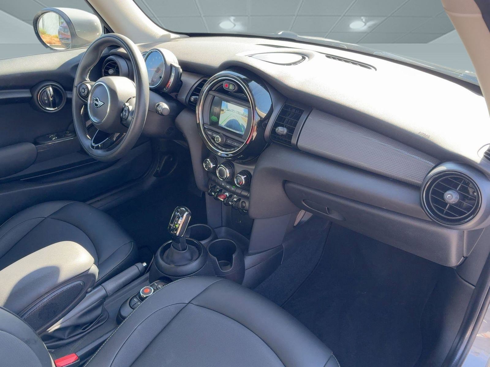 Used 2021 MINI Cooper 2-Door Hardtop image 30