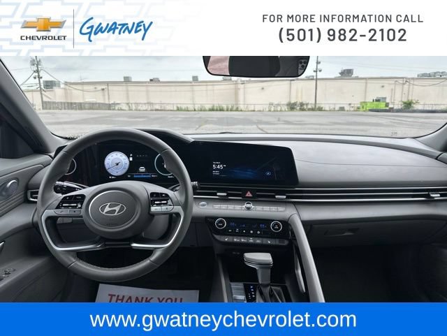 Used 2025 Hyundai Elantra SEL FWD image 24