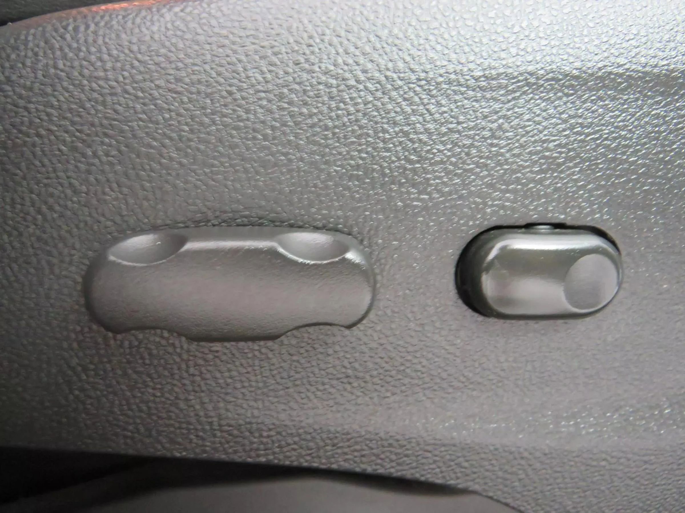 Used 2020 Buick Encore Essence AWD/4WD image 36