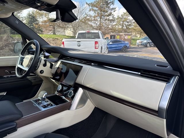 Used 2023 Land Rover Range Rover Long Wheelbase SE image 37