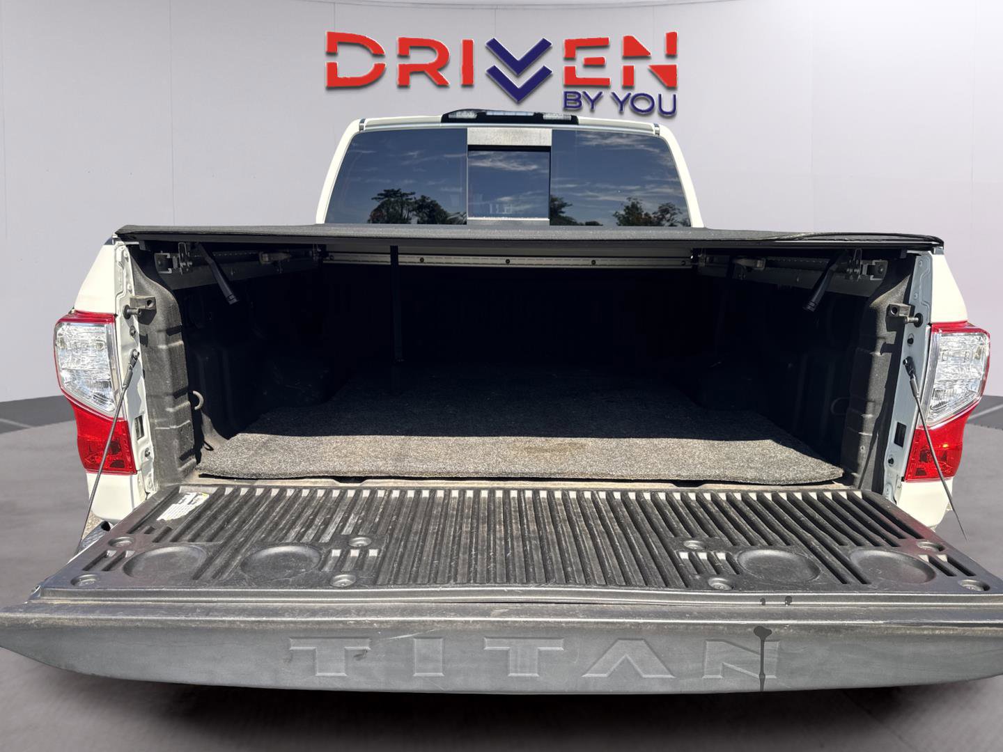 Used 2018 Nissan Titan PRO-4X w/ Pro-4x Convenience Package AWD/4WD image 33