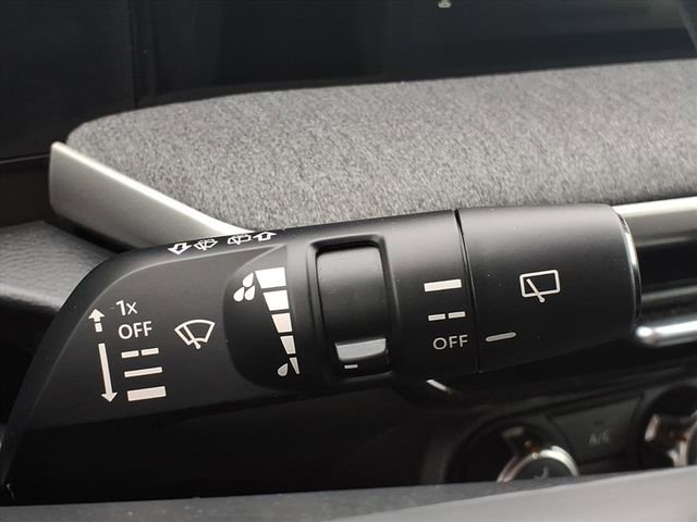 Certified 2025 Nissan Kicks SV image 21