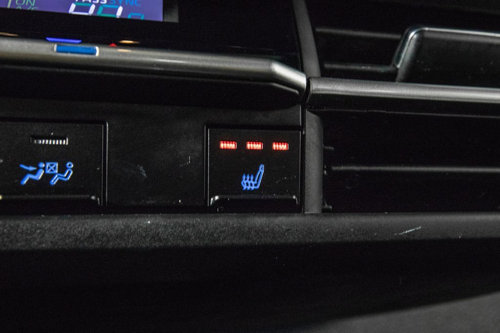 Used 2024 Toyota Sienna XLE Woodland Edition image 28