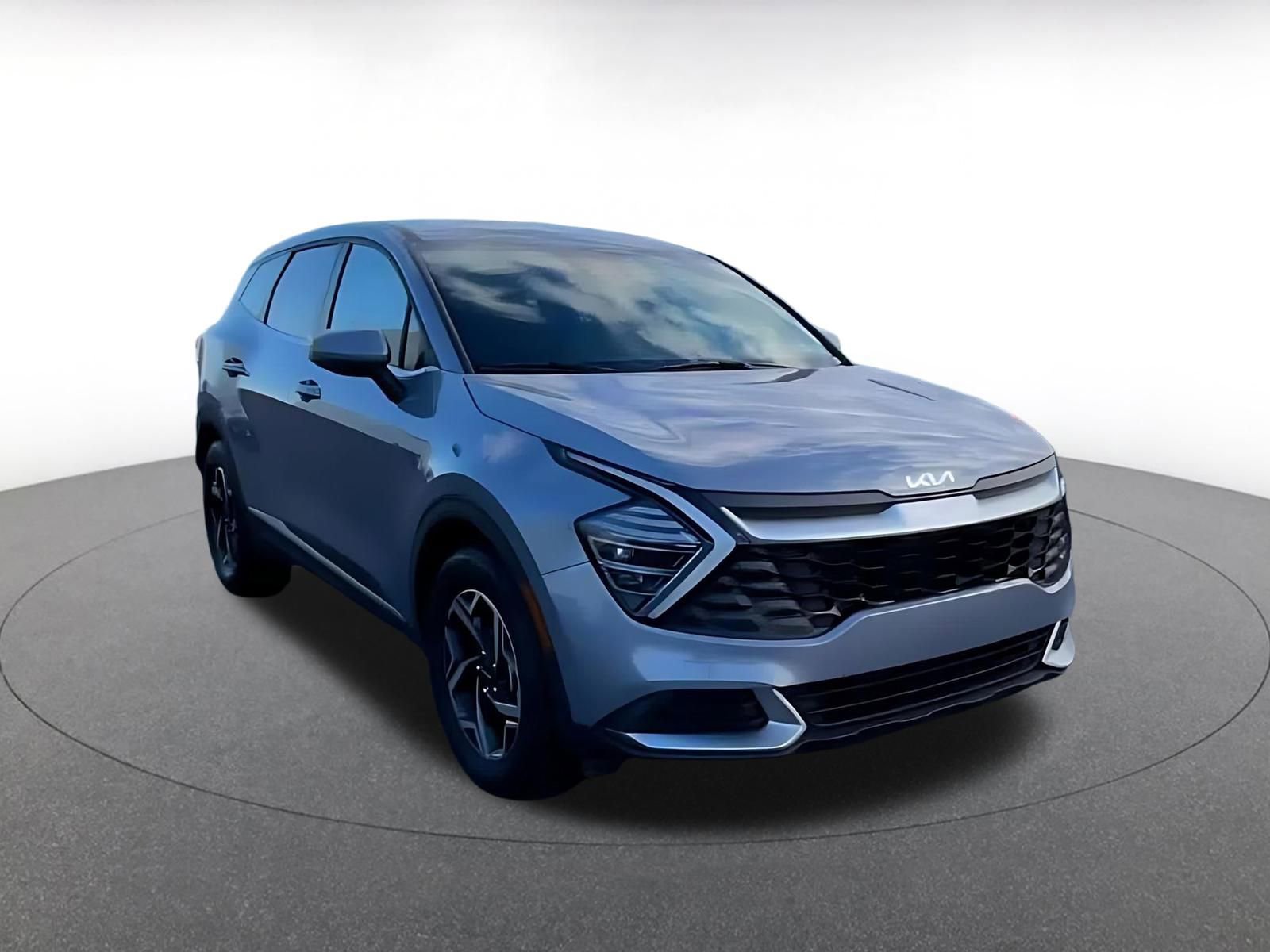 Used 2025 Kia Sportage LX image 3