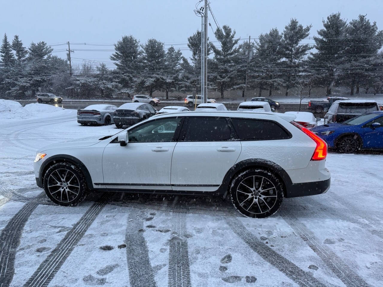 Used 2020 Volvo V90 T6 Cross Country AWD/4WD image 9