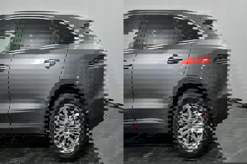 Used 2017 Jaguar F-PACE Prestige image 7