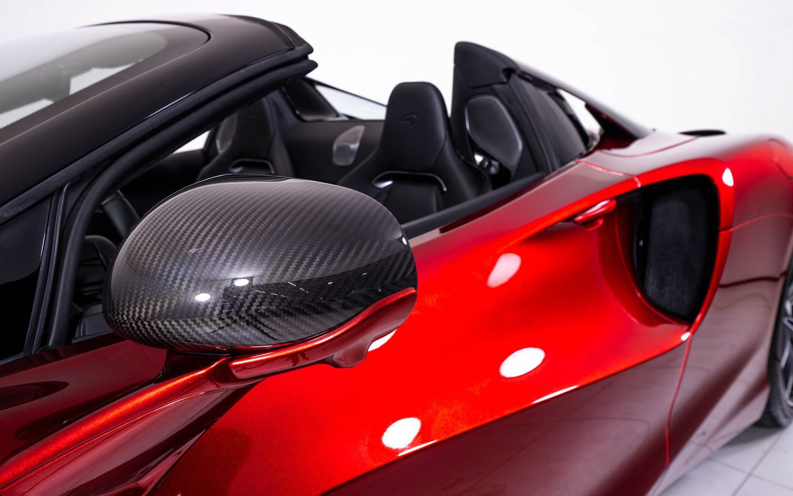 Used 2025 McLaren Artura Spider RWD image 16