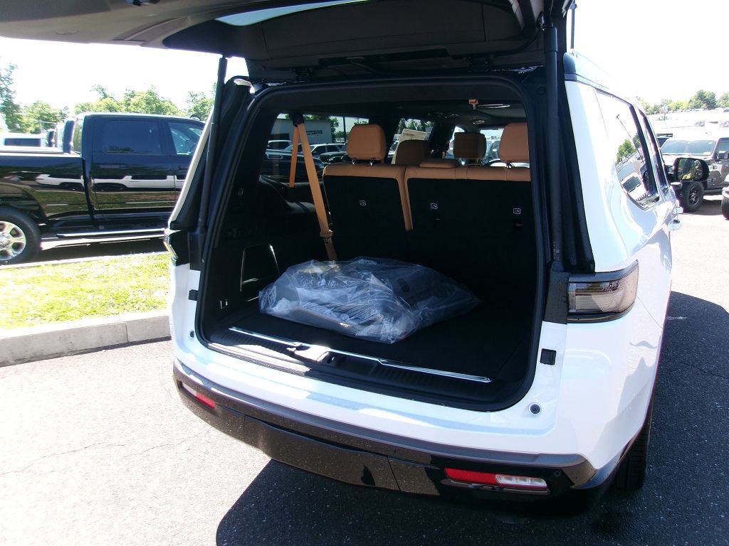 New 2026 Jeep Grand Wagoneer L Summit AWD/4WD image 15