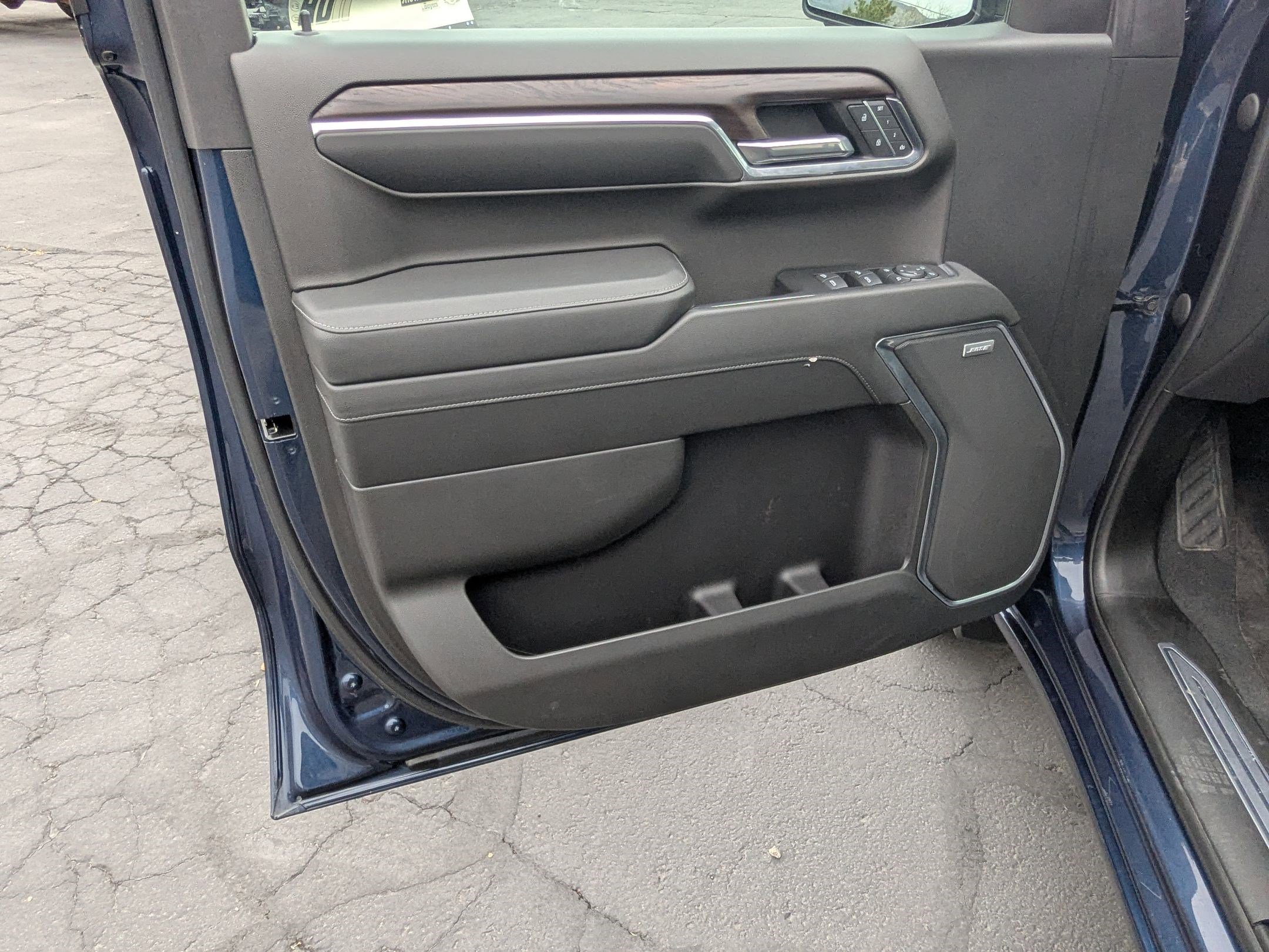 Used 2022 GMC Sierra 1500 SLT w/ SLT Convenience Package image 14