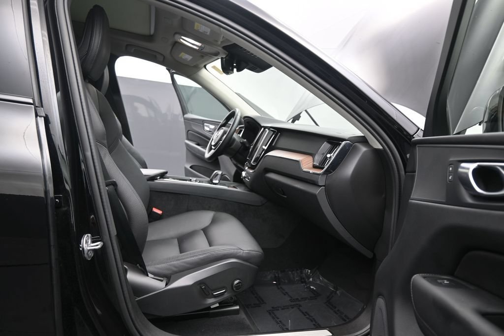 Certified 2024 Volvo XC60 B5 Plus w/ Climate Package AWD/4WD image 13