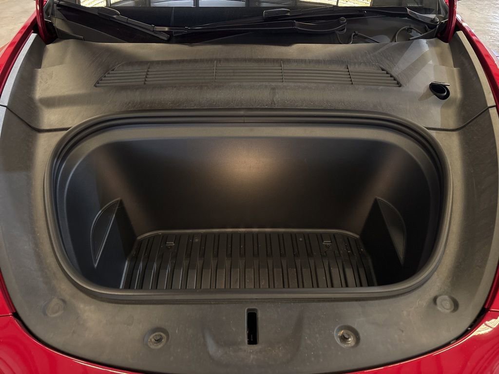 Used 2022 Tesla Model Y Long Range image 16